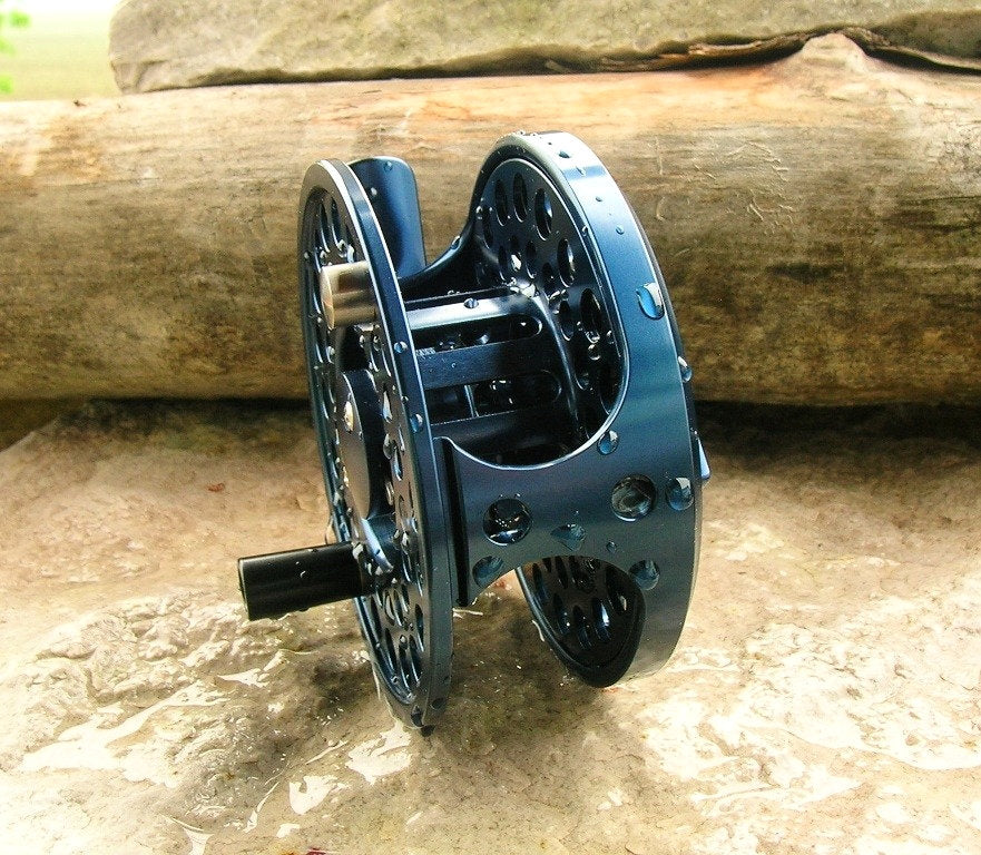 TREK Click/Pawl Fly Reel - 2-4wt- Blue