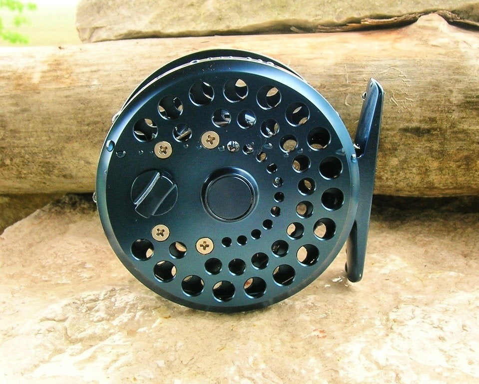 TREK Click/Pawl Fly Reel - 2-4wt- Blue